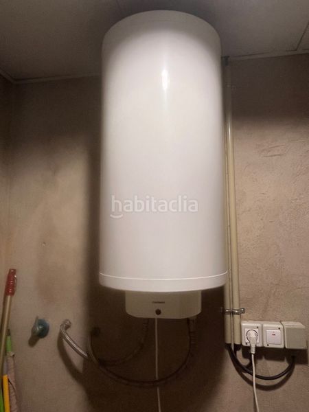 Foto f5fbfb5d-9445-4e44-bcf4-6158d0f186c6. Local comercial a calle ferran soldevila 4 a Eixample Nord Girona