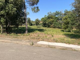 Terreny residencial  Carrer del bages 13. Venta parcela en urbanización mas llunes.