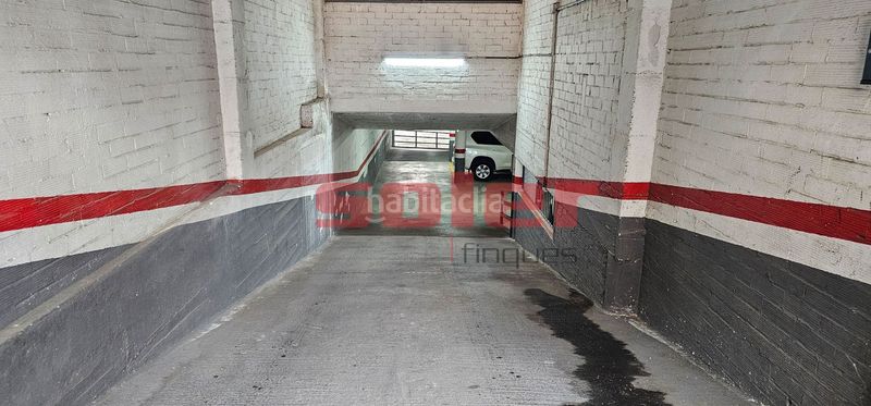 Foto 0d024c0d-f438-44f2-824d-1e451902751f. Parking coche parking en el centro, junto plaça barcelona en Sant Cugat del Vallès