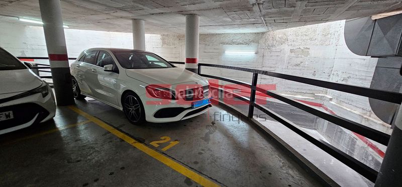 Foto 126878f3-9607-45b3-bf35-6d7f04379182. Parking coche parking en el centro, junto plaça barcelona en Sant Cugat del Vallès