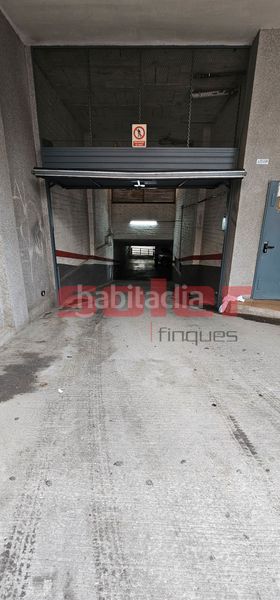 Foto 53259fb9-80fa-4fcc-a3ba-a6a2e69a5fbf. Parking coche parking en el centro, junto plaça barcelona en Sant Cugat del Vallès