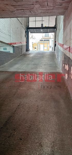 Foto 5e852b85-c6e7-4bb6-a239-cbf389ecd12b. Parking coche parking en el centro, junto plaça barcelona en Sant Cugat del Vallès