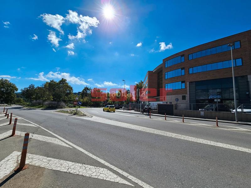 Foto 52366b0c-9bd5-4336-8b6c-05c2ad5add93. Location local commercial dans Roquetes-Can Magí Sant Cugat del Vallès