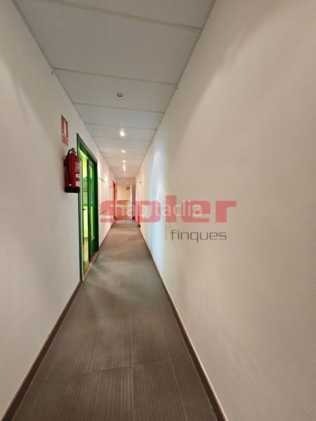 Foto b0dc0542-1003-4475-8498-0a245994a6e3. Alquiler local comercial interesantísimo local en Sant Cugat del Vallès