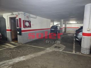 Parking voiture  Gorina. Gran plaza de parking en el centro histórico de sant cugat,