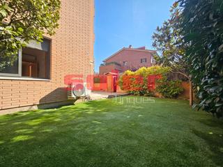 Pis a Mira-sol. Planta baja con gran terraza y jardín en can cabassa  sant cugat
