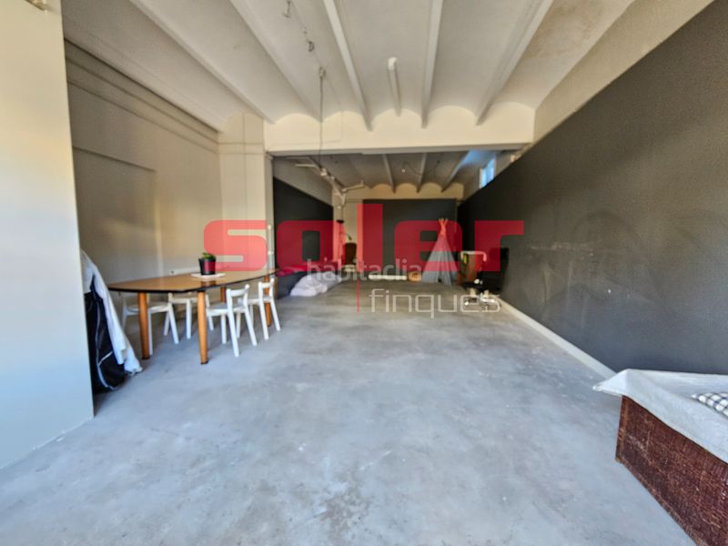 Foto 460e47b4-5ead-4ad6-a6f7-9f7a33aba7b1. Local comercial local singular con encanto rústico-industrial y jardín — valldoreix, en Sant Cugat del Vallès