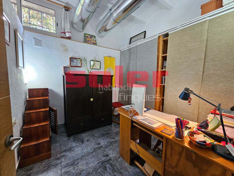 Foto e016ba80-c6c7-424f-9d7e-bcc2f0d23f73. Local comercial local singular con encanto rústico-industrial y jardín — valldoreix, en Sant Cugat del Vallès