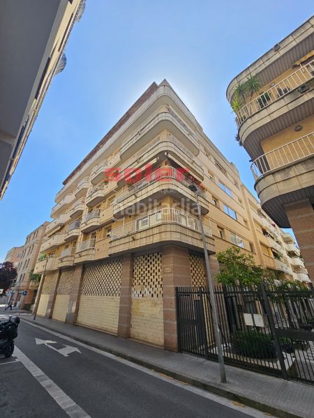 Foto 5214c1d2-c8fc-4fa5-b7cd-4cd813cabf9a. Local comercial oportunidad comercial en ubicación estratégica en Sant Cugat del Vallès