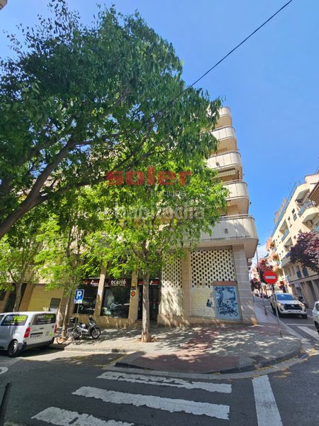 Foto d3bf9d4d-6f7a-4337-b91e-f90dab1a4b66. Local comercial oportunidad comercial en ubicación estratégica en Sant Cugat del Vallès