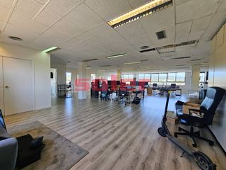 Büro  Avinguda de cerdanyola. Oficina luminosa de 279 m² en zona peatonal – sant cugat del val