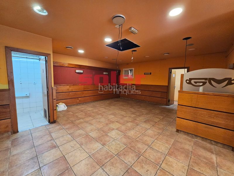 Foto ccf34aa4-30a7-42c6-9f6d-32f1fa10bc5e. Alquiler local comercial  de 90 m² en alquiler en pleno centro (no actividad restauración) en Sant Cugat del Vallès