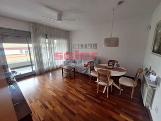 Miete Etagenwohnung  Carrer de josep de peray. Alquiler de temporada 11 meses piso amueblado de 85 m² con gran