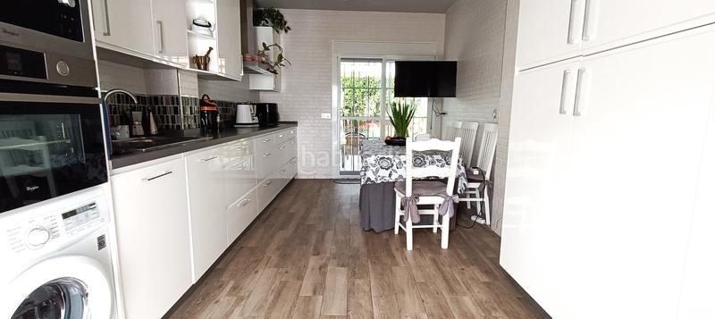 Foto 1ea7a10f-ad03-44b6-9913-2117d3fdfb52. Chalet avec parking piscine dans Espartinas pueblo Espartinas