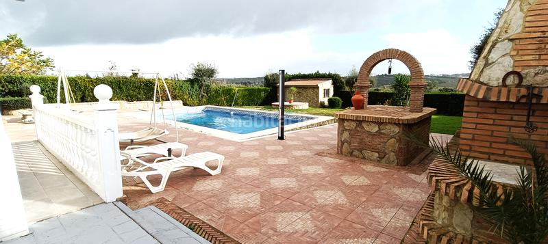 Foto 2102127c-2247-49c5-a811-b70385c00775. Chalet avec parking piscine dans Espartinas pueblo Espartinas