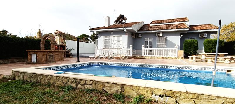 Foto 2757638a-65dd-4d10-8ade-4d0e9702b87a. Chalet avec parking piscine dans Espartinas pueblo Espartinas