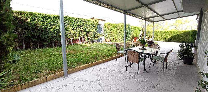 Foto 4bba9305-08d4-4d74-b04d-6e6d5759f7d0. Chalet avec parking piscine dans Espartinas pueblo Espartinas