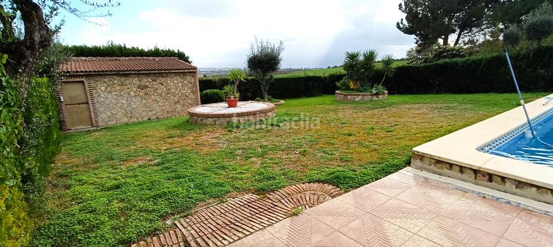 Foto 5057faa8-8e70-4421-b9f3-52bc07b8d9dc. Chalet avec parking piscine dans Espartinas pueblo Espartinas