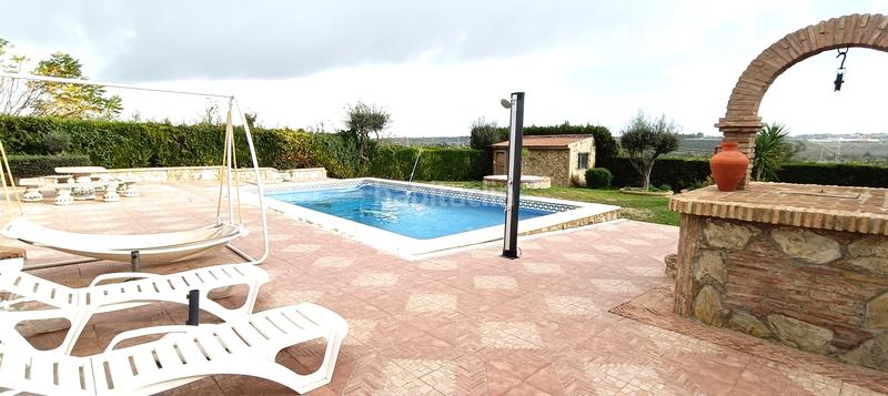 Foto 85e26bc2-ba92-4339-978b-0a1874e78d3a. Chalet avec parking piscine dans Espartinas pueblo Espartinas