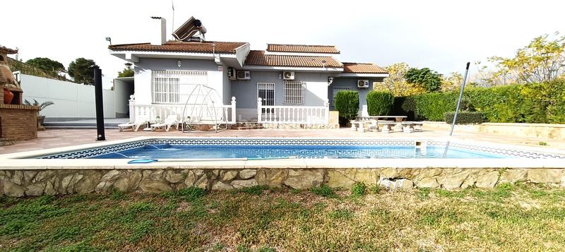 Foto 86a67d19-450b-40d1-83e7-1b7e741a26c7. Chalet avec parking piscine dans Espartinas pueblo Espartinas