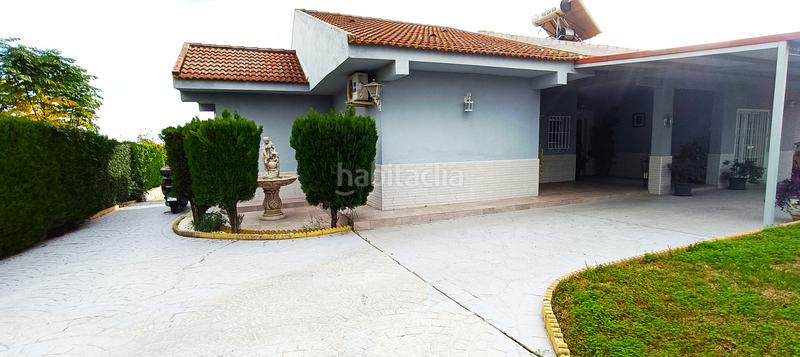 Foto 9b203cd2-be15-43bb-9c4b-8e54d210f828. Chalet avec parking piscine dans Espartinas pueblo Espartinas