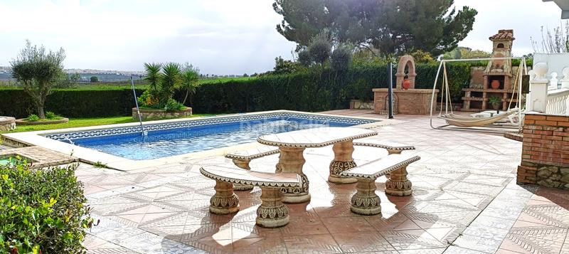 Foto abc09d40-0338-42ba-8c3c-d23de3688500. Chalet avec parking piscine dans Espartinas pueblo Espartinas