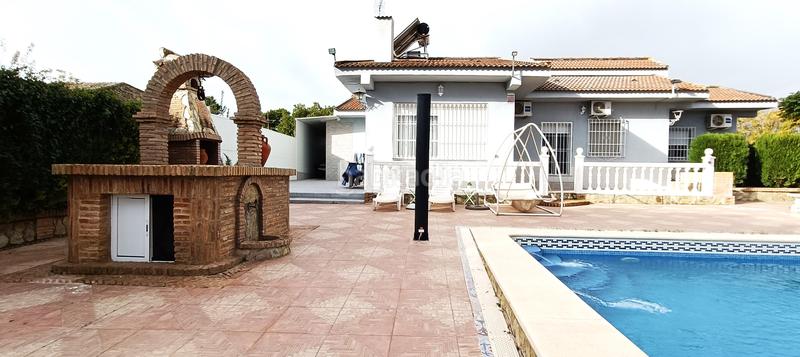 Foto dfd3eefc-1367-416f-ada4-6b4163d2a4f2. Chalet avec parking piscine dans Espartinas pueblo Espartinas