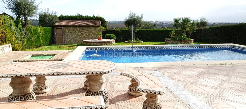 Foto ef4a9bc9-fb65-4e0d-a272-5a5d0142e32e. Chalet avec parking piscine dans Espartinas pueblo Espartinas