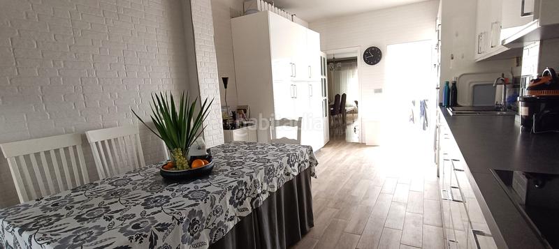 Foto f1dea894-55bd-4d8a-a665-22e491d9f964. Chalet avec parking piscine dans Espartinas pueblo Espartinas