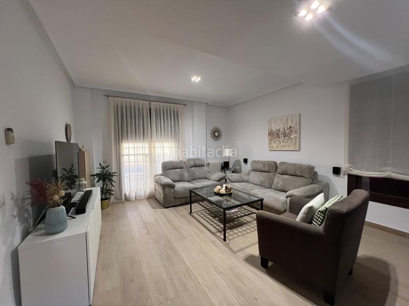 Foto 00310a51-d050-47fb-ba59-7da1e6fd0f0e. Casa pareada magnífico chalet pareado en Espartinas pueblo Espartinas