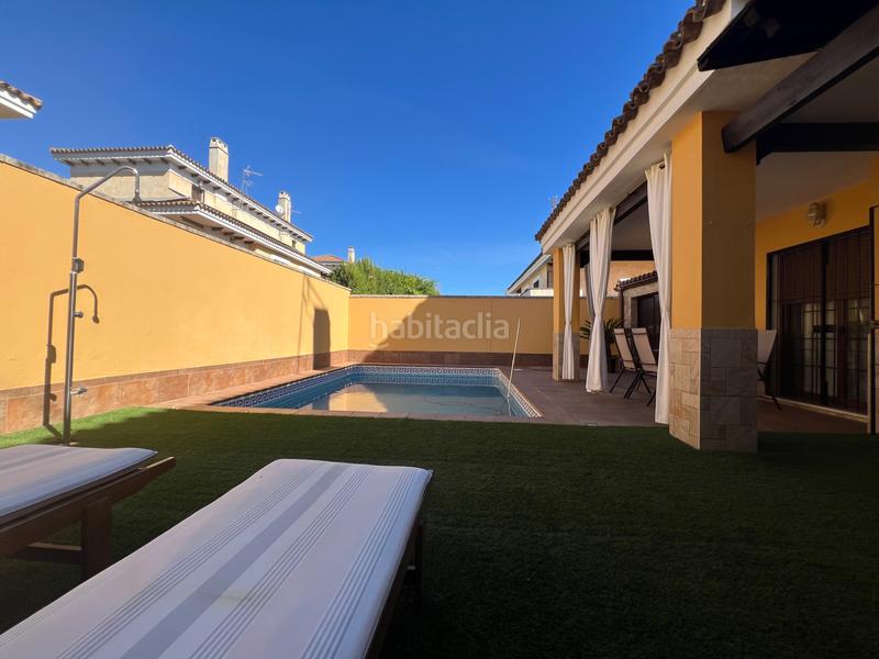 Foto 254b2b6e-07e0-4d15-9441-819f3293c263. Casa pareada magnífico chalet pareado en Espartinas pueblo Espartinas