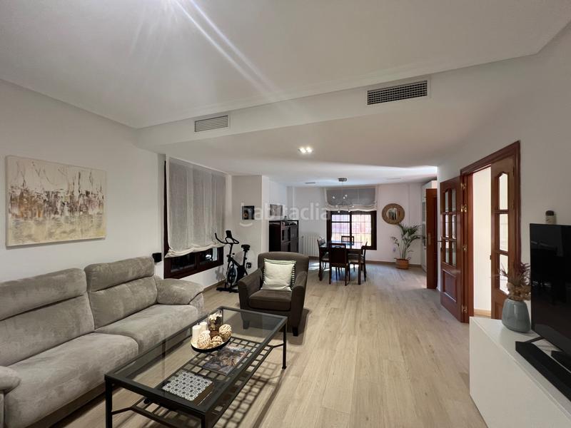 Foto 47fe76a2-aa62-45d2-befc-c6f2ea662a80. Casa pareada magnífico chalet pareado en Espartinas pueblo Espartinas