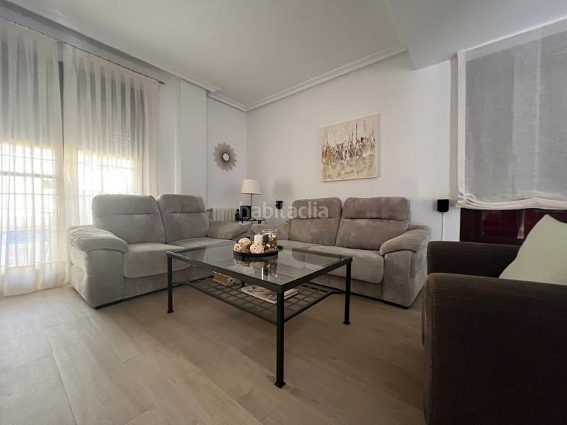 Foto 752e4b28-e617-40e9-b3b4-3cd5b56fb846. Casa pareada magnífico chalet pareado en Espartinas pueblo Espartinas