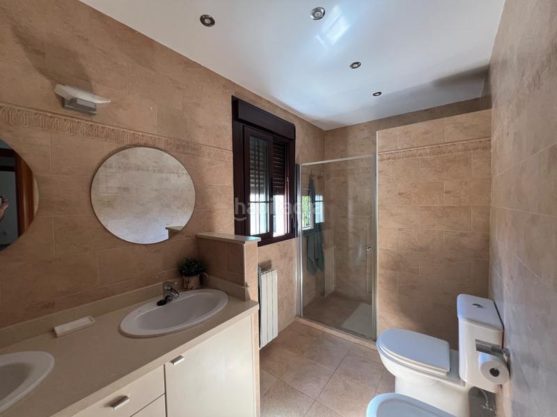 Foto 795a8264-e0b5-49f7-b6b2-6b381d9cc472. Casa pareada magnífico chalet pareado en Espartinas pueblo Espartinas