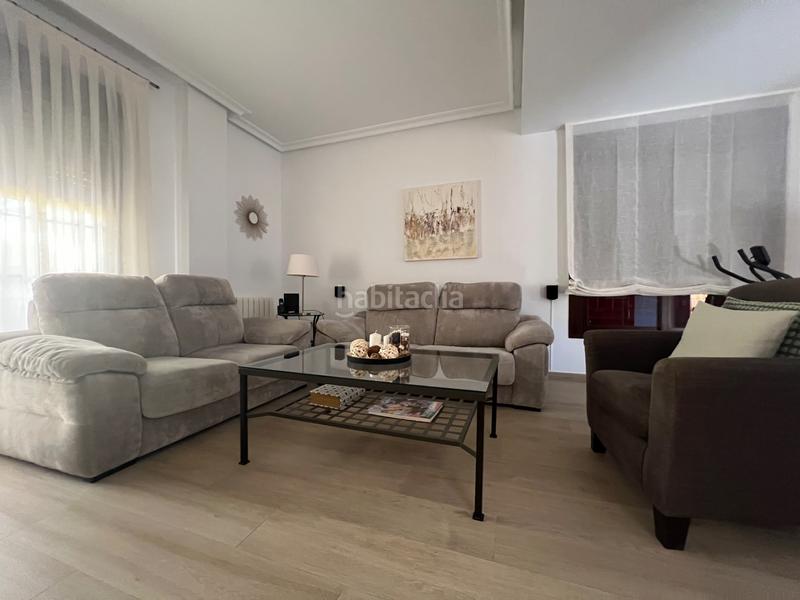 Foto a7a8a075-0b75-406f-a501-b2268568491c. Casa pareada magnífico chalet pareado en Espartinas pueblo Espartinas