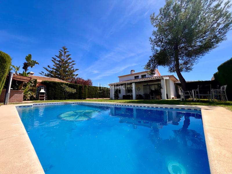 Foto 8420a478-3258-4fe5-b7cb-e3f2d7f31ff3. Chalet avec cheminée piscine dans ramal de Espartinas Espartinas