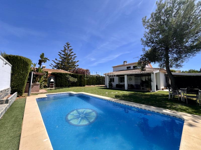 Foto c5402da4-6bc9-40cb-94b7-51ee5380e7fa. Chalet avec cheminée piscine dans ramal de Espartinas Espartinas