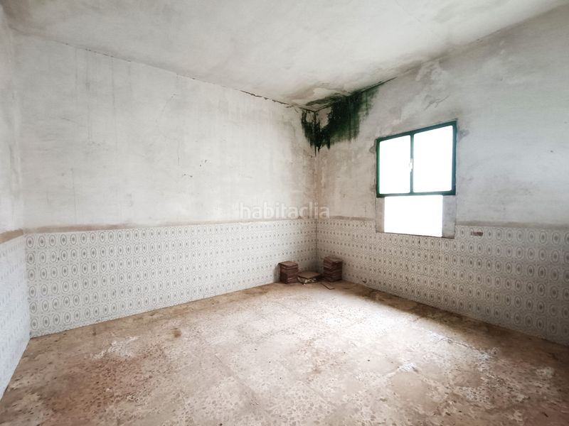 Foto 7a89363a-0e03-4953-96f5-6f5b92951c43. Casa adossada amb xemeneia aparcament a Olivares