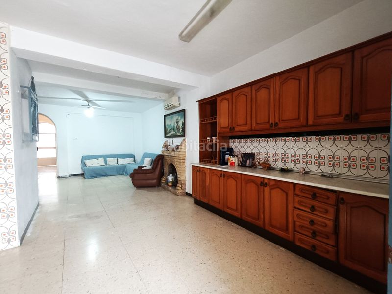 Foto accf8198-86ac-41a2-8e1c-6319e9d2ec2e. Casa adossada amb xemeneia aparcament a Olivares
