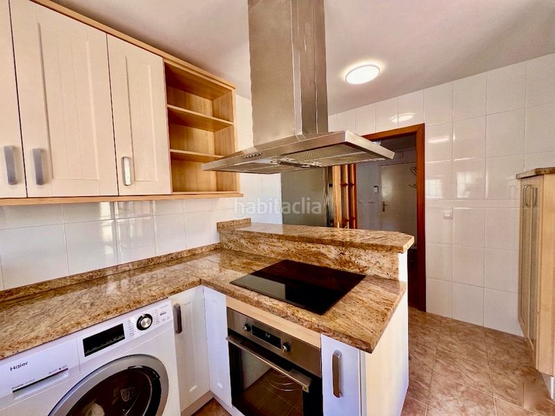 Foto 1f28e376-b62c-4c95-a746-e4d27f5e6829. Xalet amb xemeneia aparcament piscina a Espartinas pueblo Espartinas