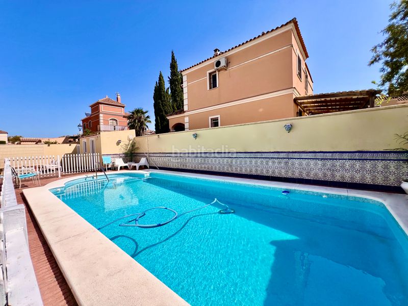 Foto 7bba7603-1d1a-45ac-8b2b-9ab3ffa802c3. Xalet amb xemeneia aparcament piscina a Espartinas pueblo Espartinas