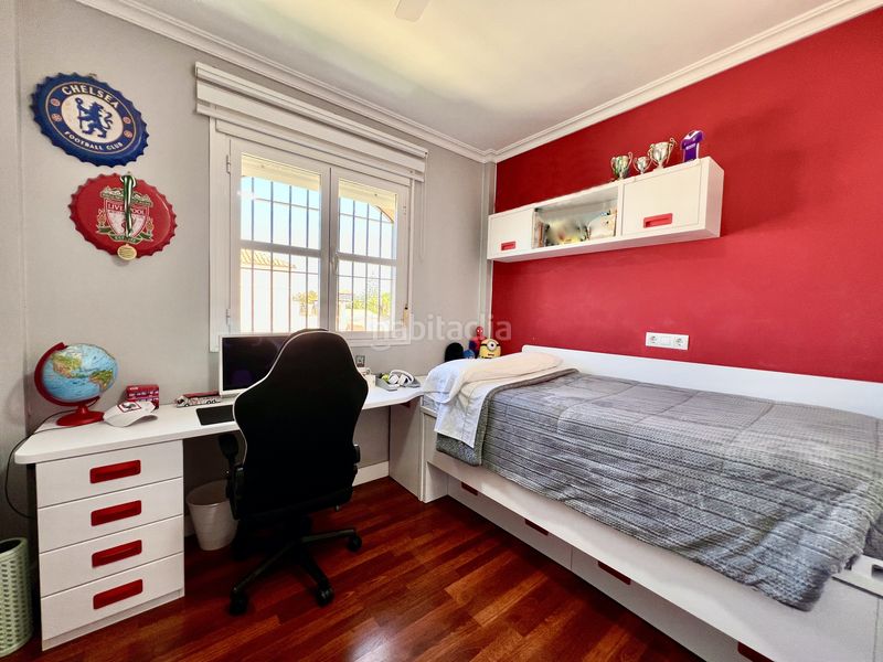 Foto b3691689-9647-4247-b446-39e794905a92. Xalet amb xemeneia aparcament piscina a Espartinas pueblo Espartinas