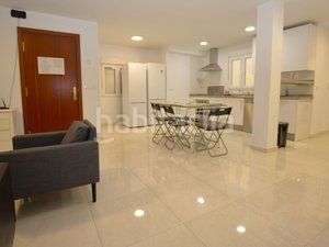 Foto 4946f1a3-f240-4970-92d9-2afe22bf18e6. Edifici a San Gil Sevilla