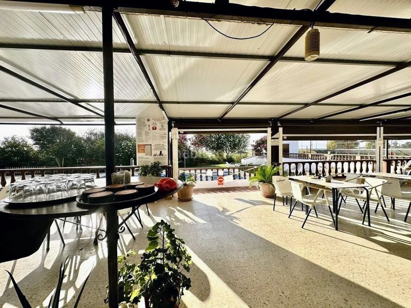 Foto eea01787-77ff-4043-beca-bf8e68a8bdec. Edifici amb piscina a El Rompido