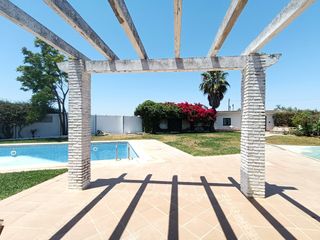 Chalet en Loreto. Chalet independiente en espartinas