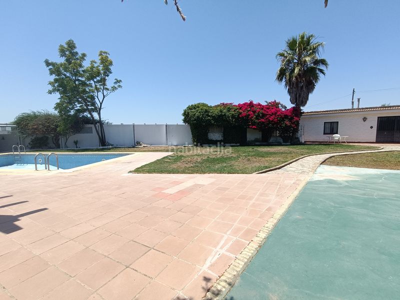 Foto 4726ad6e-8a5e-4684-9fdb-946b890f58a8. Chalet  independiente en Loreto Espartinas