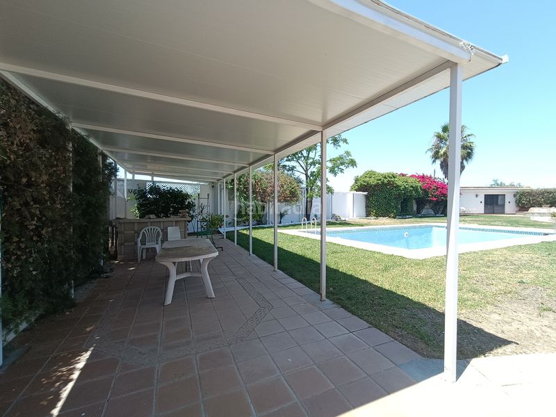 Foto 5119296e-642b-4c87-8008-1a489a449a86. Chalet  independiente en Loreto Espartinas