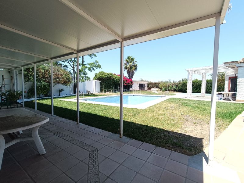 Foto 583cc672-eda8-42f1-8ff0-60b4bd01e6ff. Chalet  independiente en Loreto Espartinas