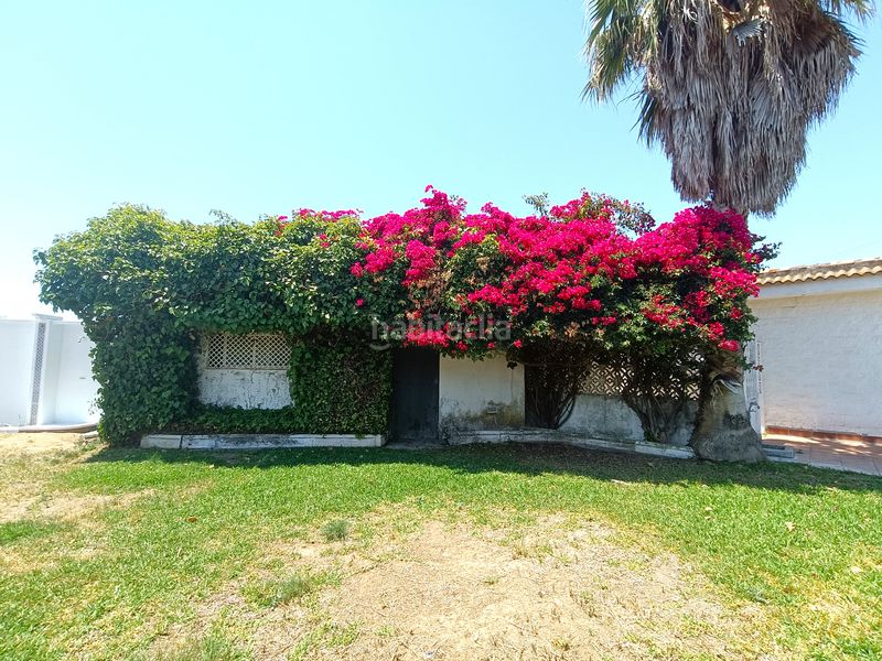 Foto b7909944-fa51-4e95-9149-4ef945aed3c2. Chalet  independiente en Loreto Espartinas