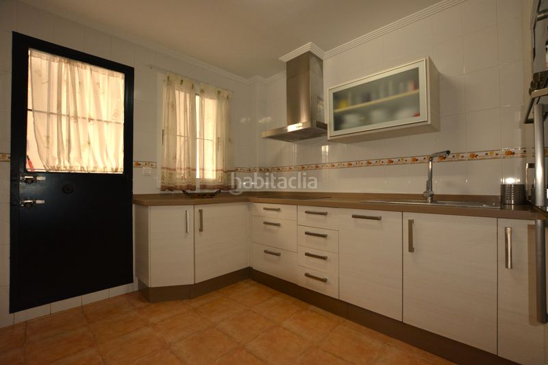 Foto cd978499-7fcc-437f-bd99-c46feeb8c771. Casa adossada amb calefacció aparcament a Algaba (La)